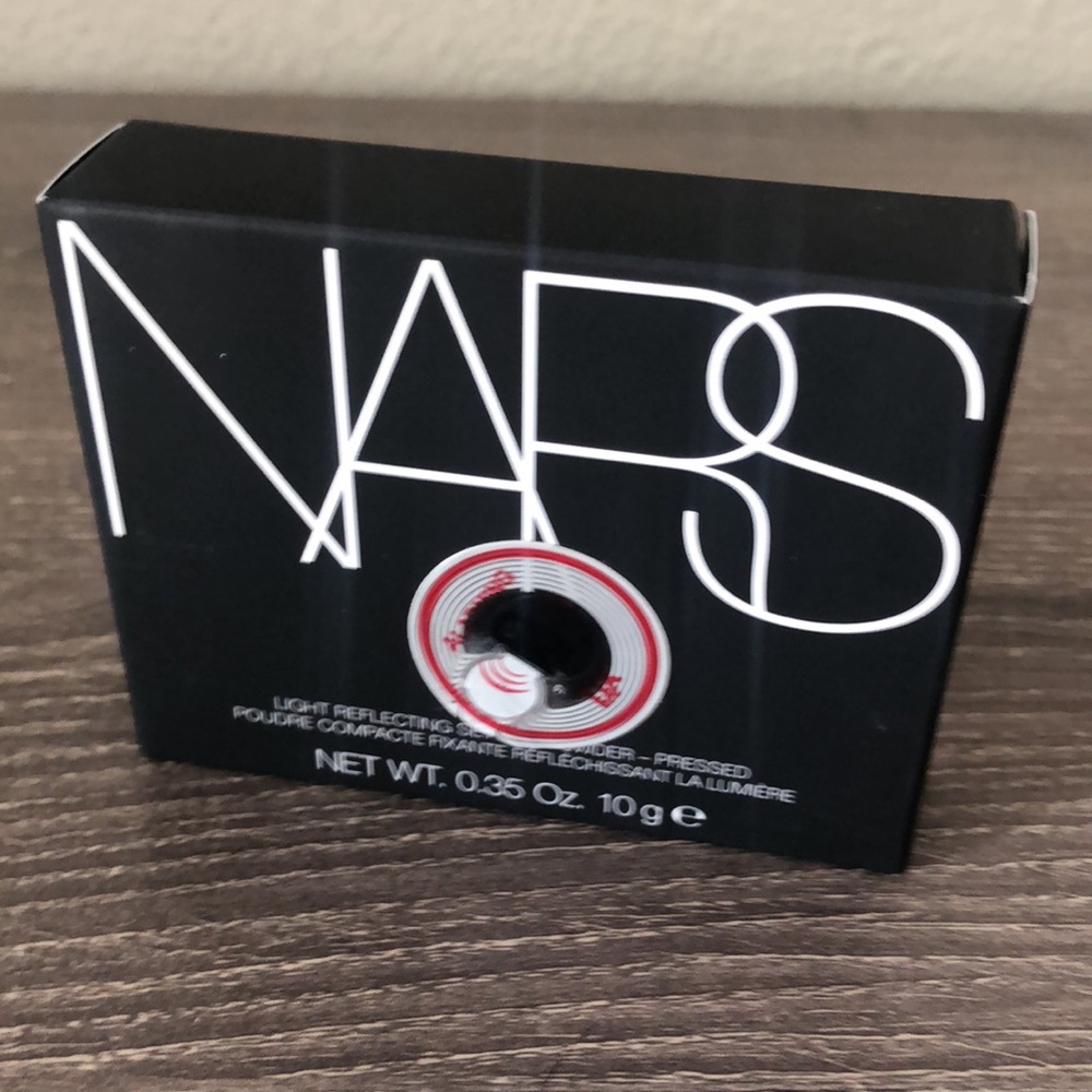 NARS Light Reflecting Setting Powder - Pressed 10g/.35oz - Picture 8 of 13